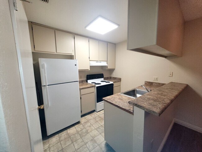 Building Photo - Condo on Madison Avenue. MOVE IN SPECIAL. 1 month free.