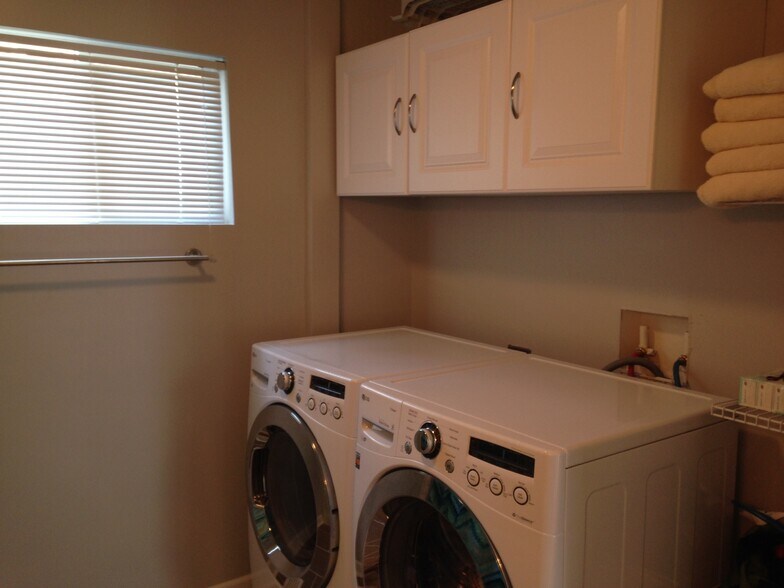 Lower Level Laundry - 516 E Glover Ave