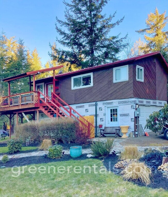 Building Photo - Charming Lake Front Apartment on Anderson Island