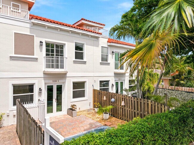 Building Photo - Northeast 18th Avenue, Fort Lauderdale, FL 33304 - 3 BR 2.5 BA townhouse
