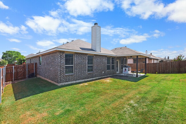 Building Photo - 1437 Lakeview Dr
