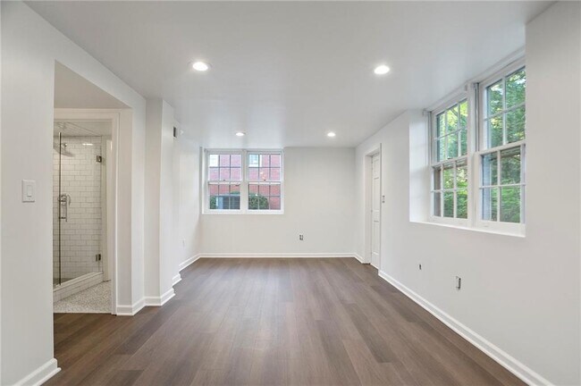 Building Photo - 4555 Runnemede Rd NW
