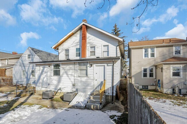 Building Photo - 807-809 E Deshler Ave