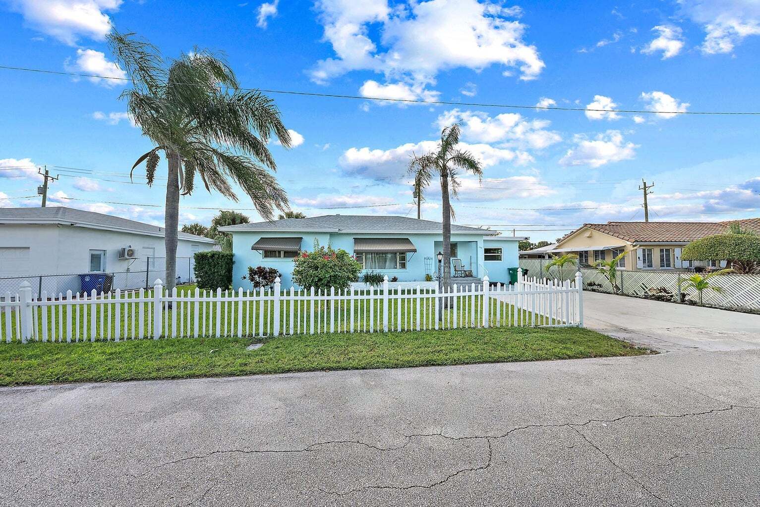 Building Photo - 135 E 28th St