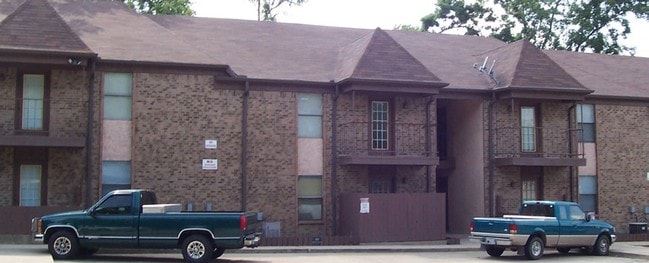 Primary Photo - West Oak Village