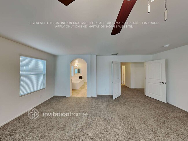 Building Photo - 1285 E Palomino Way