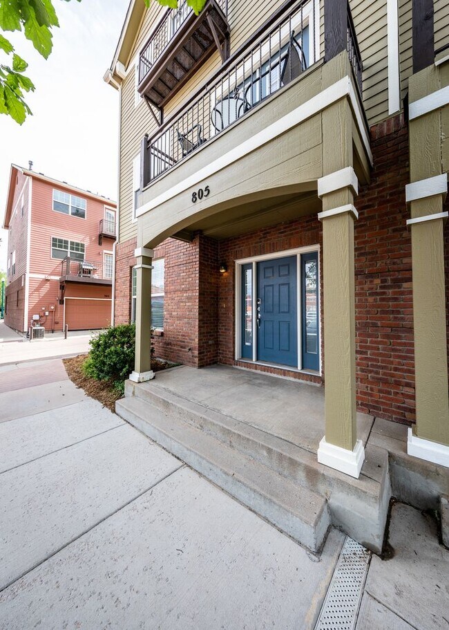 Building Photo - Downtown 3 Bedroom Townhome with 2 Car Garage