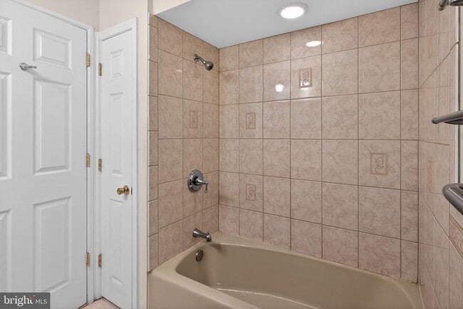 Building Photo - 764 Lakehurst Rd