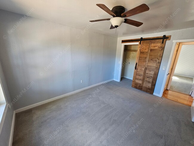 Building Photo - 408 SE Kibling St