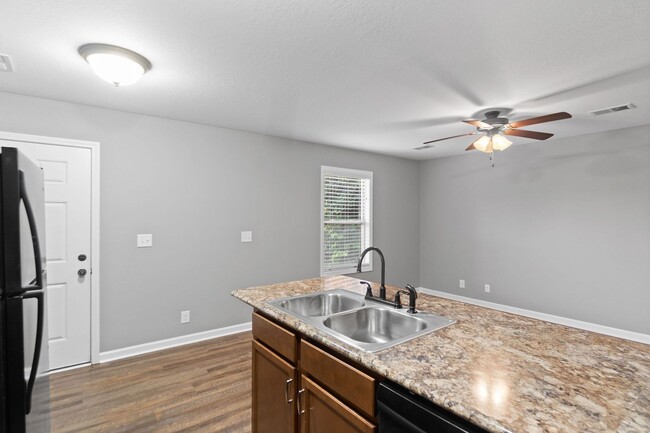 Building Photo - 800 Martin St