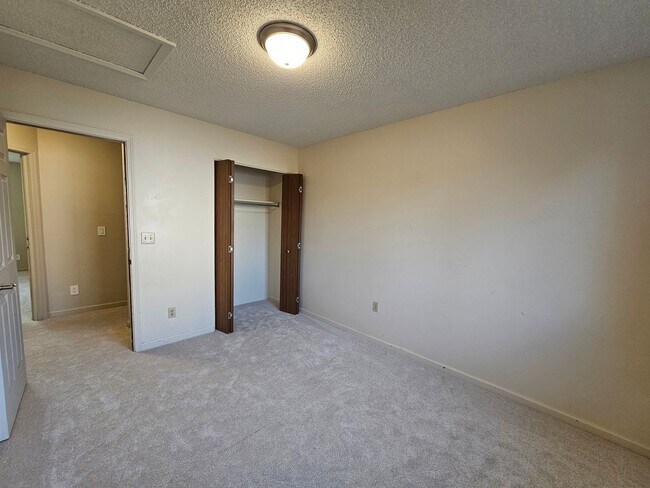 Building Photo - 3 Bed 2 Bath In Fountain Valley Ranch!!