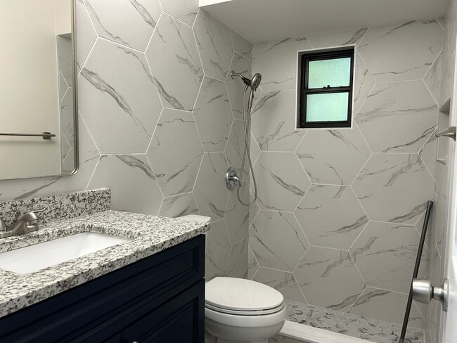 Building Photo - Water view - Pool home