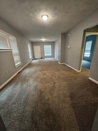 Building Photo - Lower 2 bedroom unit East Side