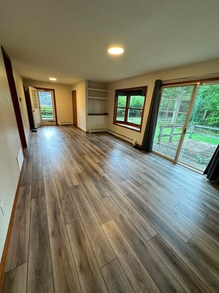 Building Photo - 580 Sand Ridge Rd