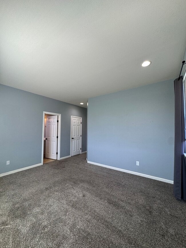 Building Photo - Rare Wheaton Ct Availability