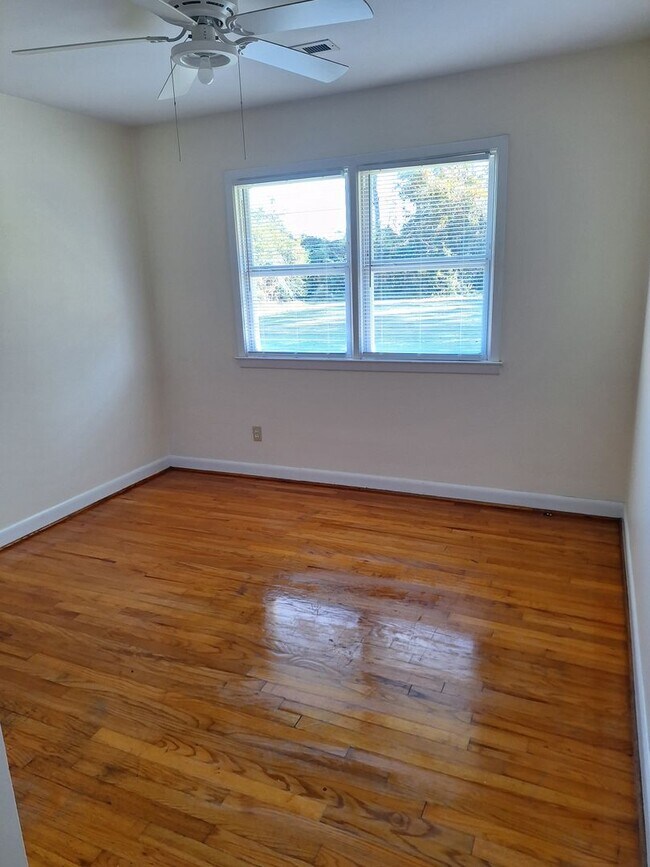 Building Photo - 91 Holland Dr