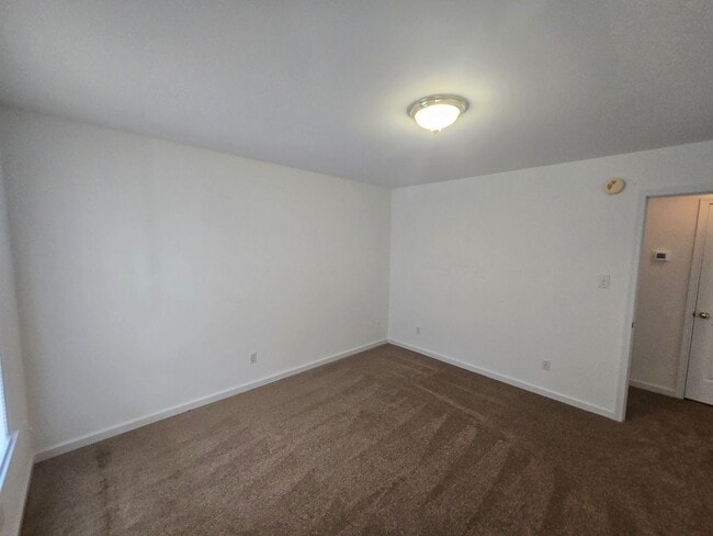 Building Photo - 3 bedroom rancher  in City of Colonial Hei...