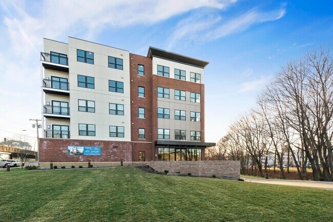 Building Photo - 999 Hancock St