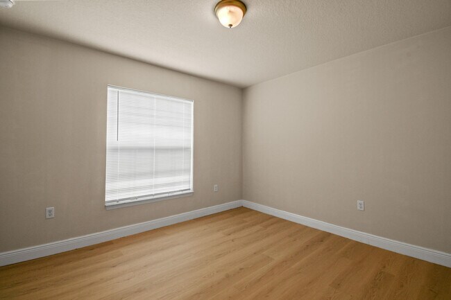 Building Photo - 2273 SW Monterrey Ln