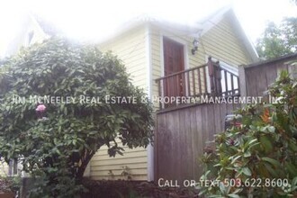 Building Photo - 714 SE Tacoma St