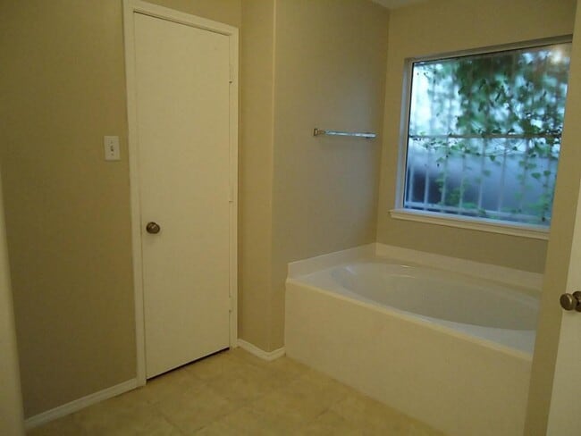 Building Photo - 11047 KNOBBLEY Oak Ct