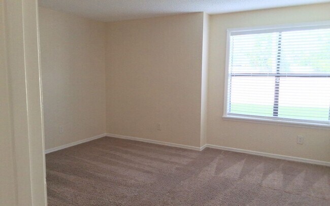 Building Photo - Beautiful Winter Park 2/2 Condo on the fir...