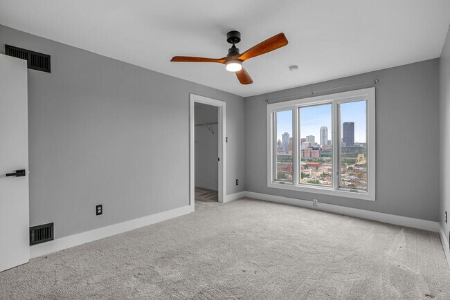 Building Photo - *Beautifully Updated & Spacious 4BD/2.5BA Single Family Home Available in South Side Slopes*