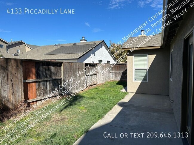 Building Photo - Turlock 3 Bedroom 2 Bathroom Home near Sta...