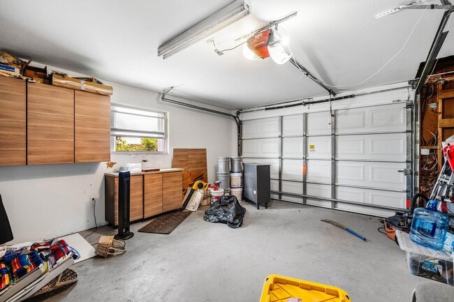 Building Photo - 403 S 13th Ct