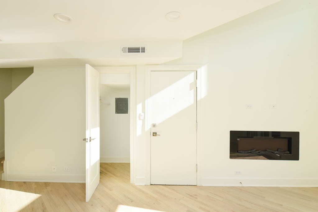 Building Photo - 1016 W Grace St