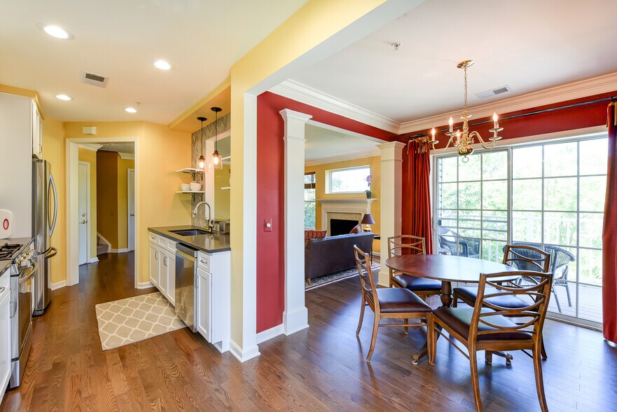 Balcony off dining room. - 1405 Roundhouse Lane