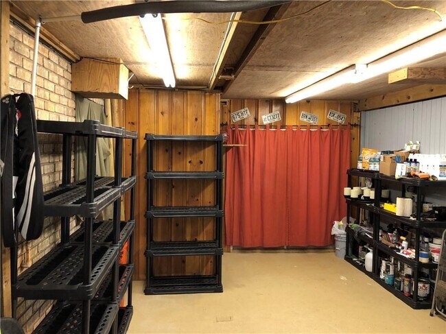 Building Photo - 740 Brookline Dr SE
