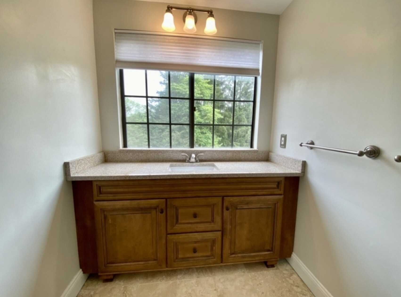 Building Photo - 2605 Hemlock Pl