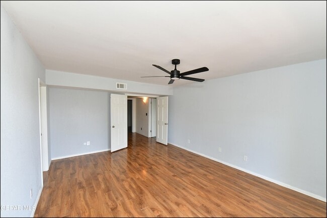 Building Photo - 5852 Mira Serena Dr