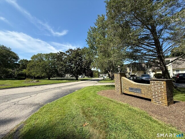 Building Photo - 127 Black Point Rd