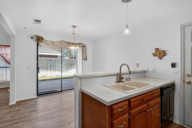 Building Photo - 1709 Castleford Rd