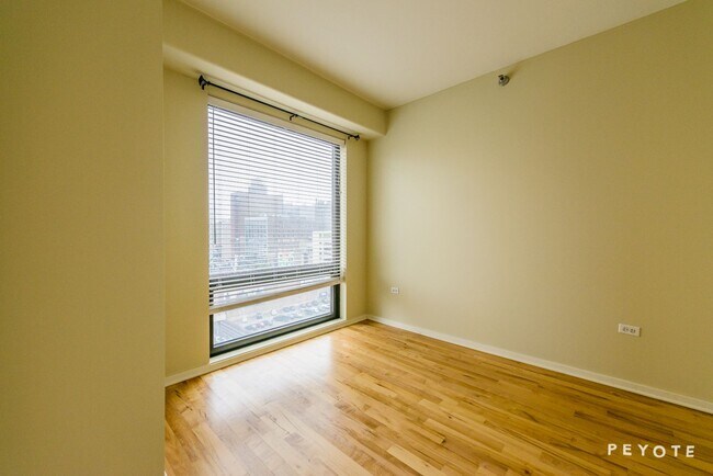 Building Photo - 1 E 8th St