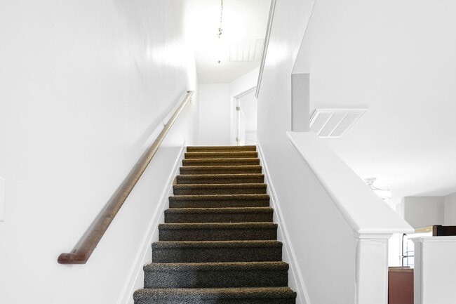 Building Photo - pdated 2BR/2.5BA Townhome with Private Fenced Patio