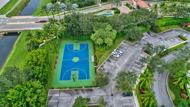 Building Photo - 17921 Villa Club Way