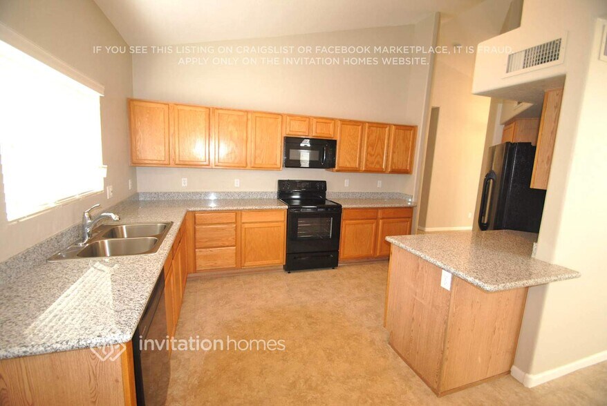 Building Photo - 257 W Amoroso Dr
