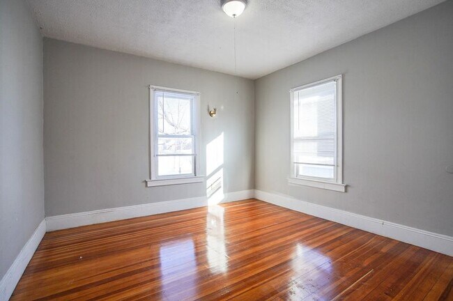 Building Photo - 824 Sumner Ave