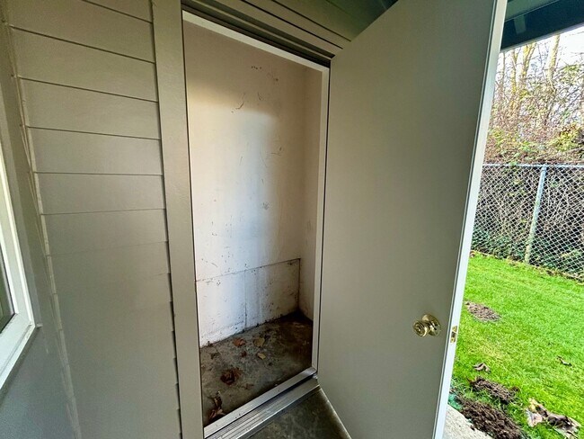 Building Photo - 4241 Wintergreen Ln