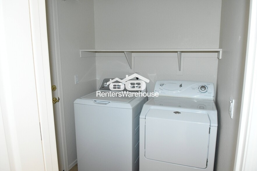 Building Photo - 8757 E Avalon Dr