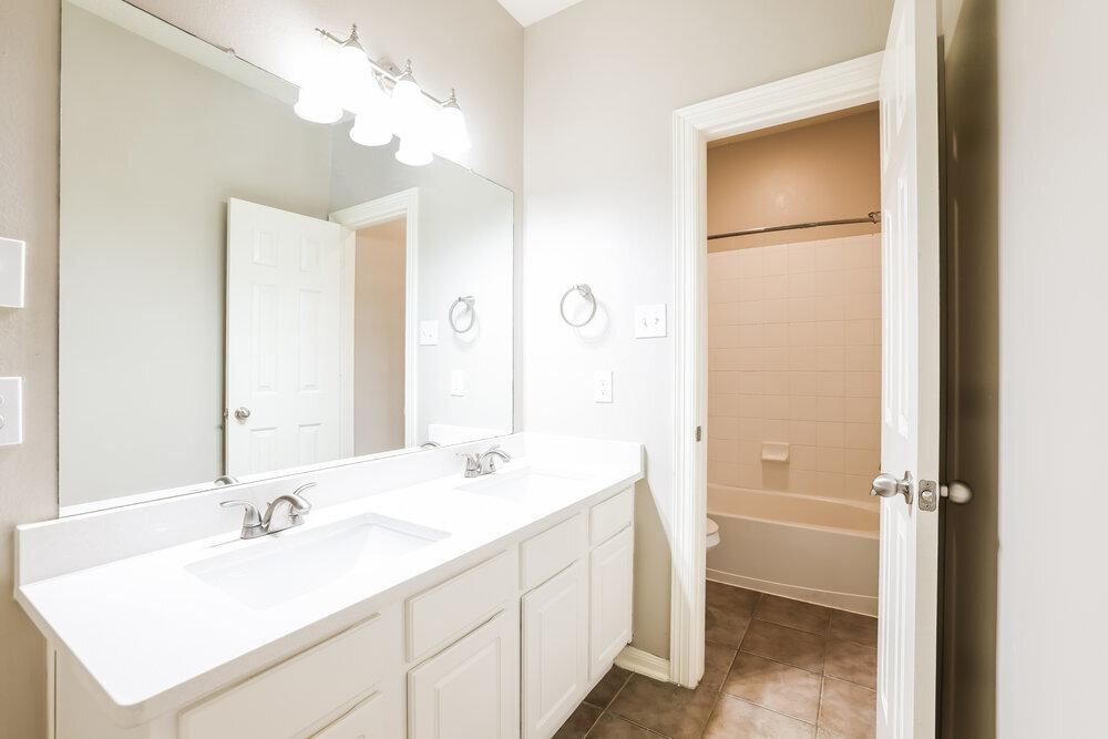Building Photo - 20868 Bentwood Oaks Dr