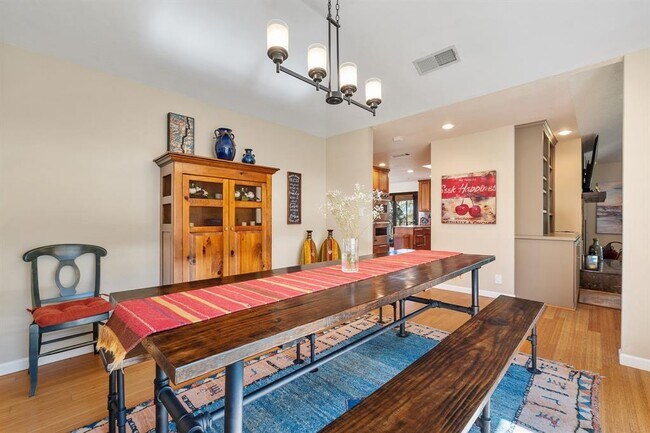 Building Photo - 604 Rolling Green Dr