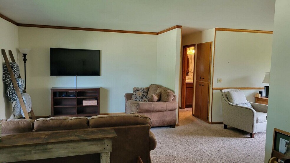 Building Photo - W210N16682 Western Ave