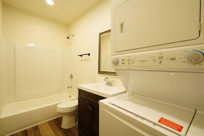 Building Photo - 241 E Etiwanda Ave