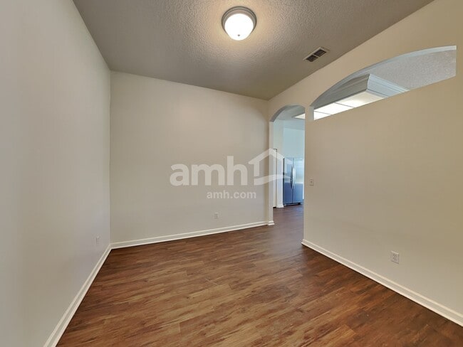 Building Photo - 341 Diana Ct