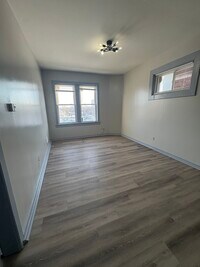 Building Photo - Soldoris