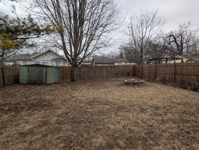 Building Photo - 604 Wilmot Ave
